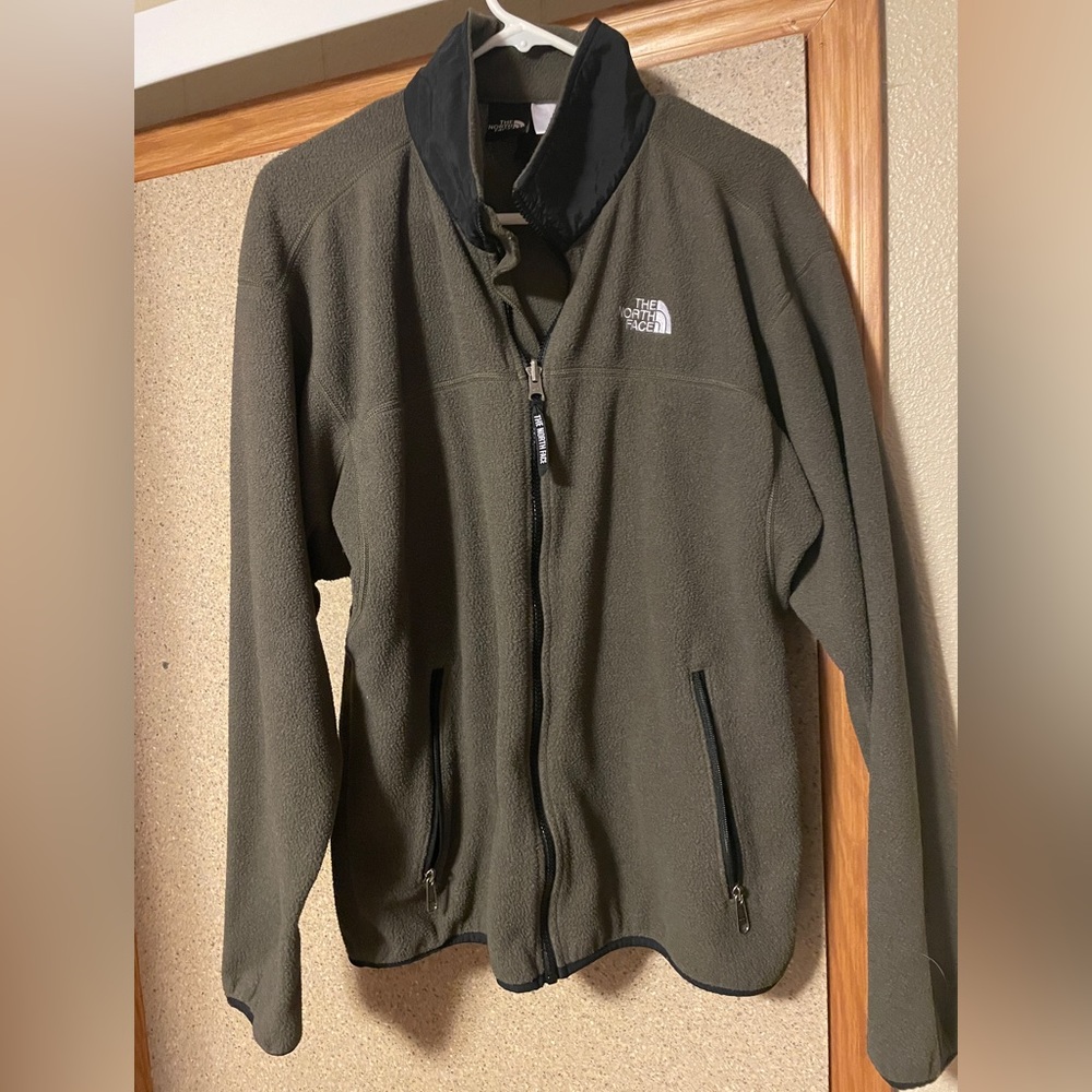Northface lightweight fleece. No lining. Size Large. Greenish/brown in color.